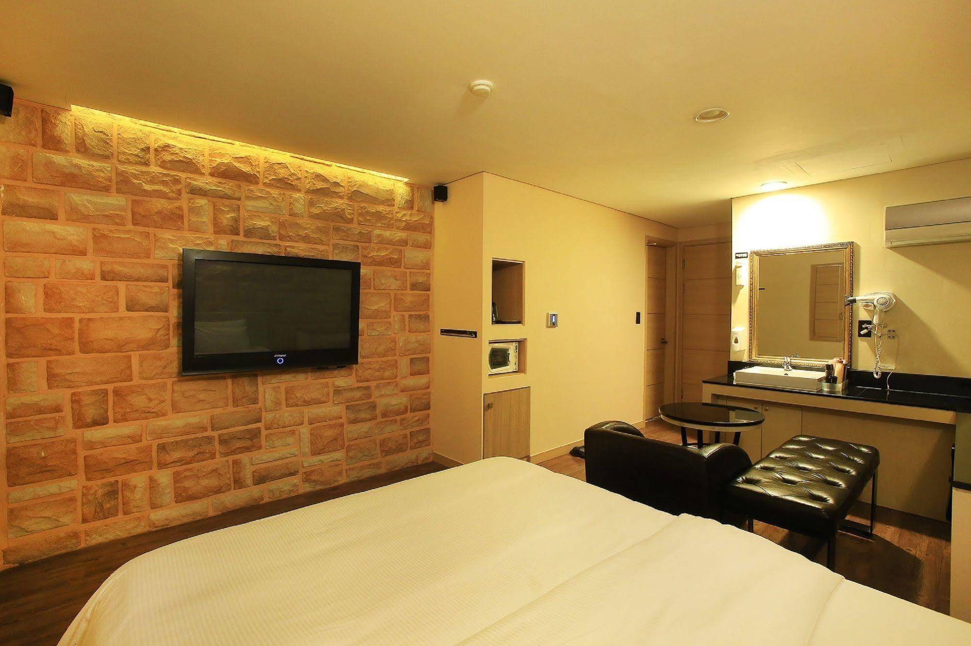 Tara Hotel Seoul Exterior photo